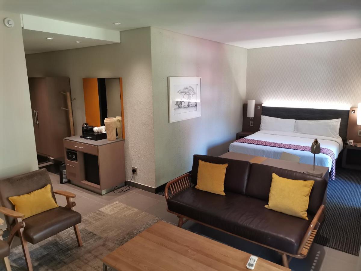 Garden Court Polokwane Hotel ภายนอก รูปภาพ