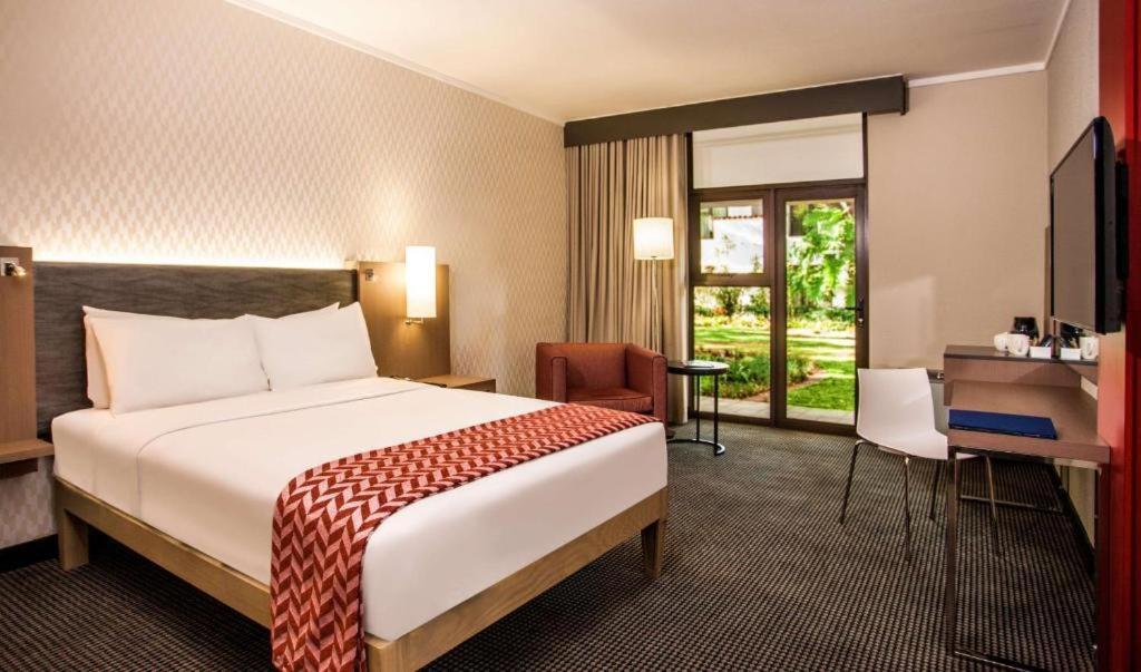 Garden Court Polokwane Hotel ภายนอก รูปภาพ